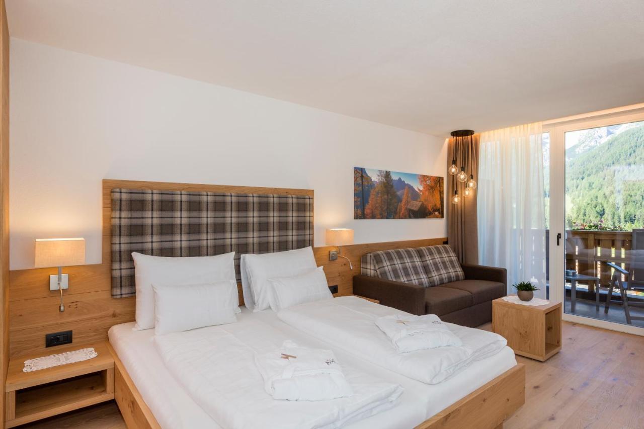 Hotel Royal Und Ferienhaus Annabel Sexten Exterior foto